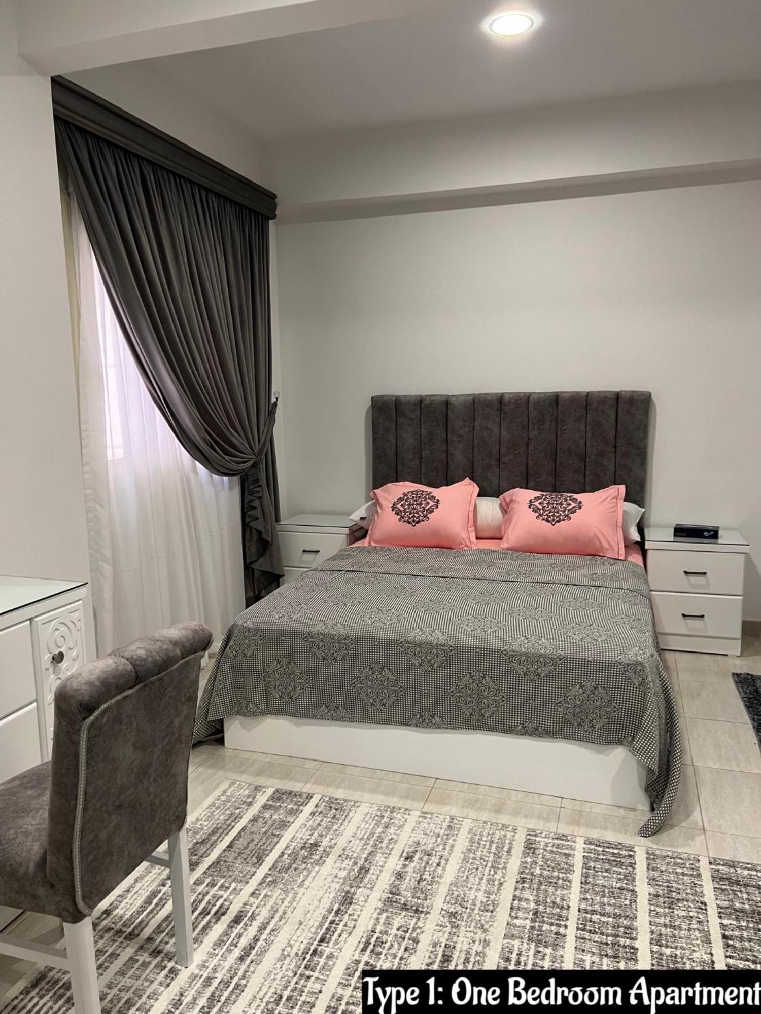 Apartment Luxury Beside Mall Of Arabia And Dar Al-fouad Hospital - Families Only- No Alcoholic Beverages
