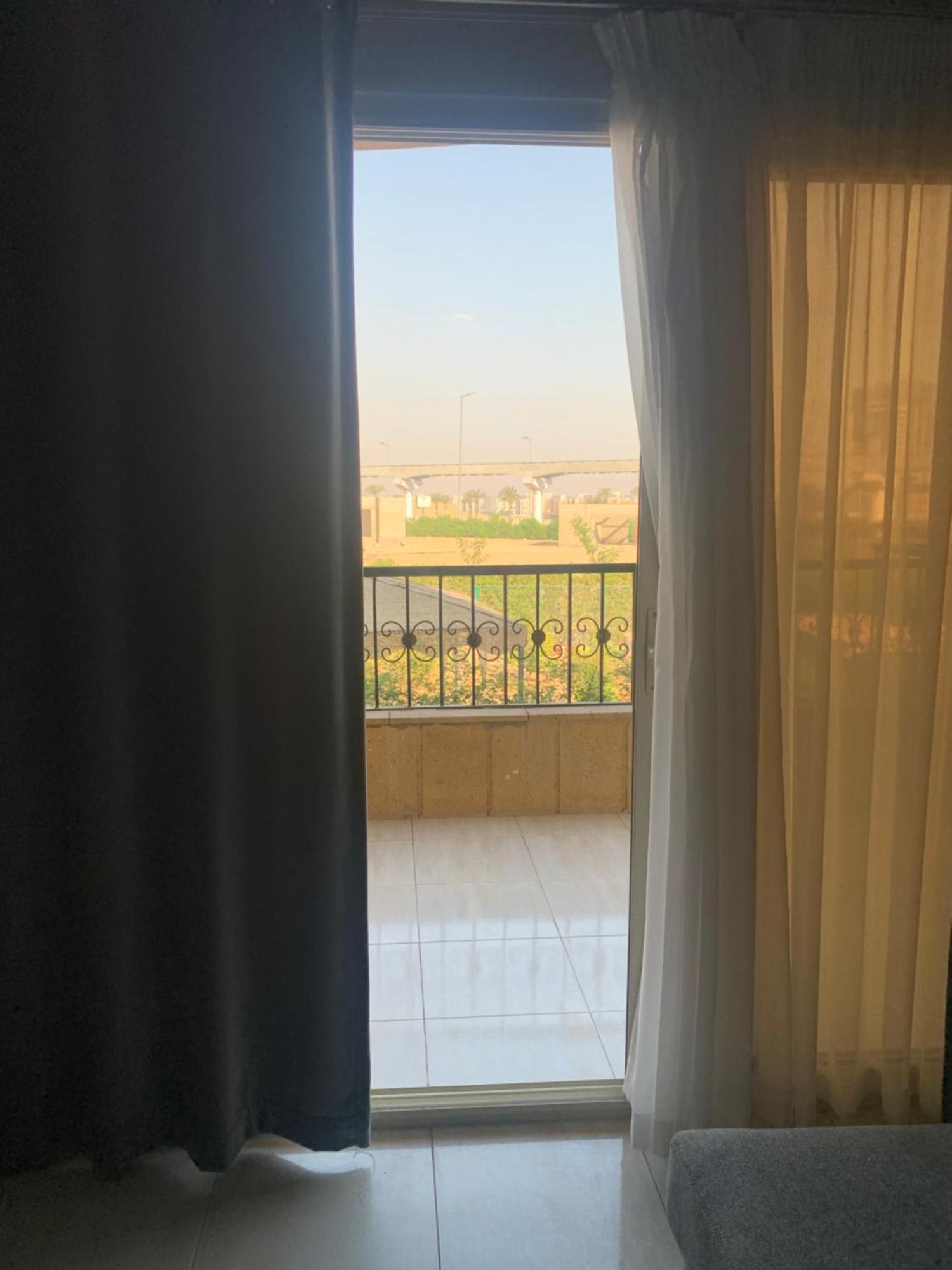 Apartment Luxury Beside Mall Of Arabia And Dar Al-fouad Hospital - Families Only- No Alcoholic Beverages 6th of October City
