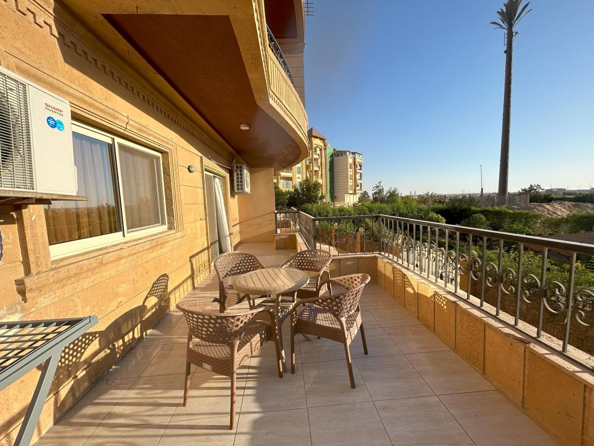 Luxury Beside Mall Of Arabia And Dar Al-fouad Hospital - Families Only- No Alcoholic Beverages 6th of October City
