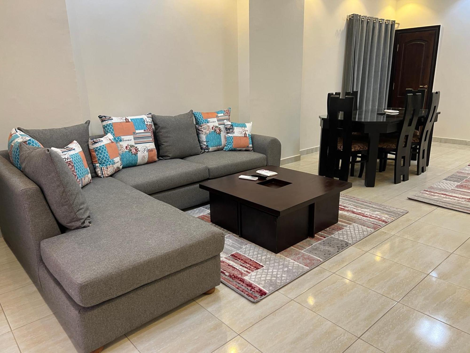 Luxury Beside Mall Of Arabia And Dar Al-fouad Hospital - Families Only- No Alcoholic Beverages