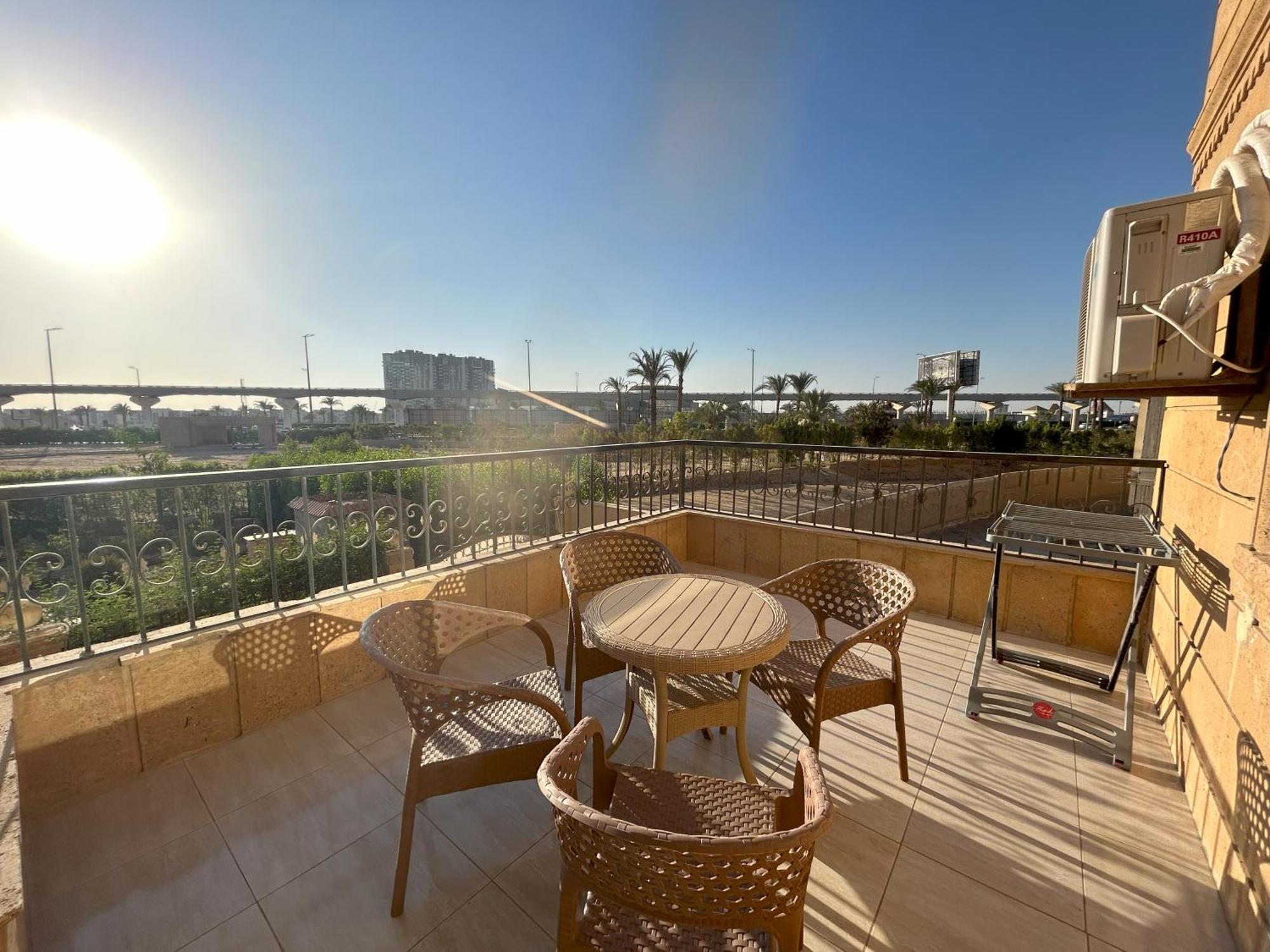 Apartment Luxury Beside Mall Of Arabia And Dar Al-fouad Hospital - Families Only- No Alcoholic Beverages