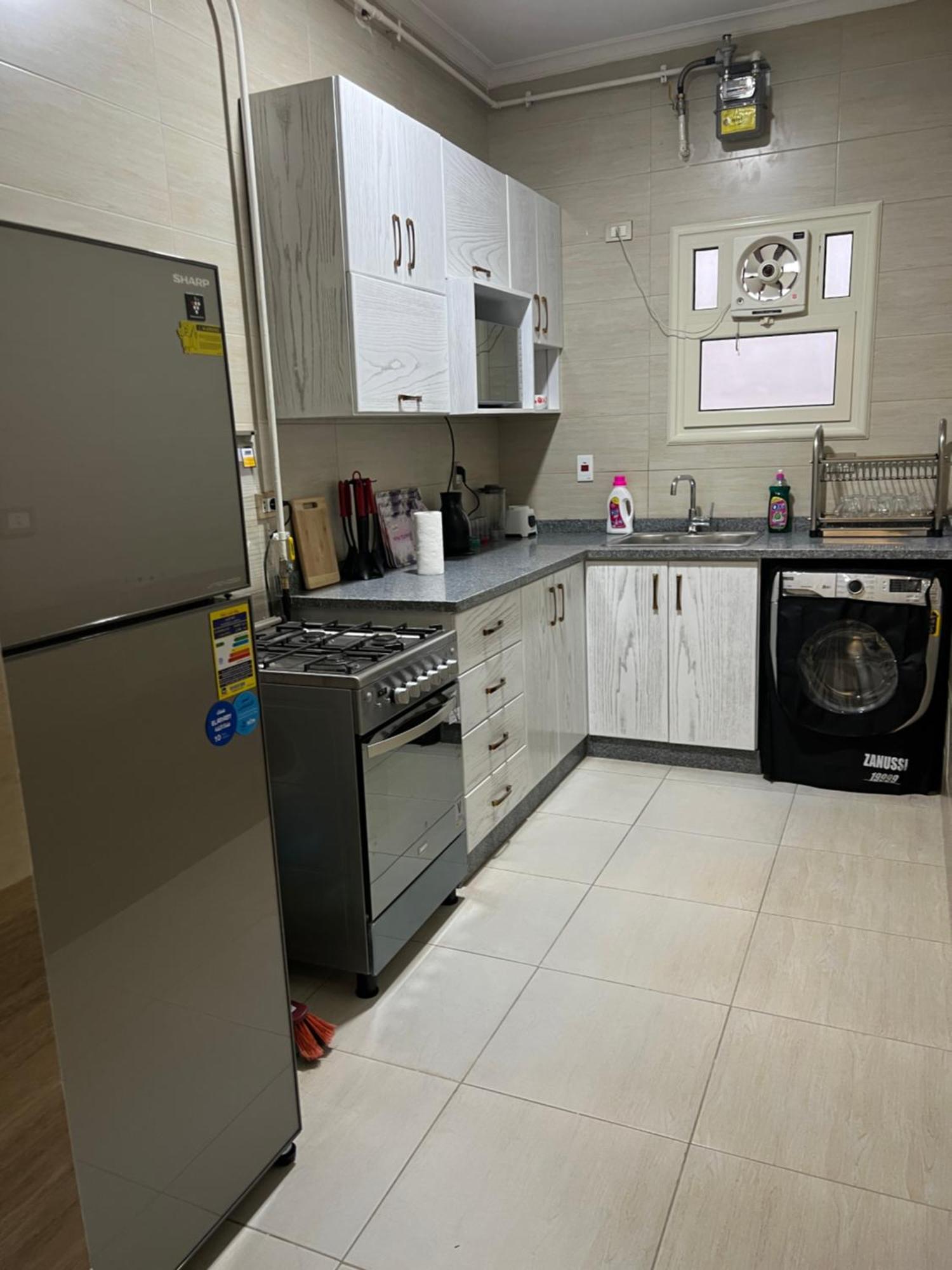 Apartment Luxury Beside Mall Of Arabia And Dar Al-fouad Hospital - Families Only- No Alcoholic Beverages