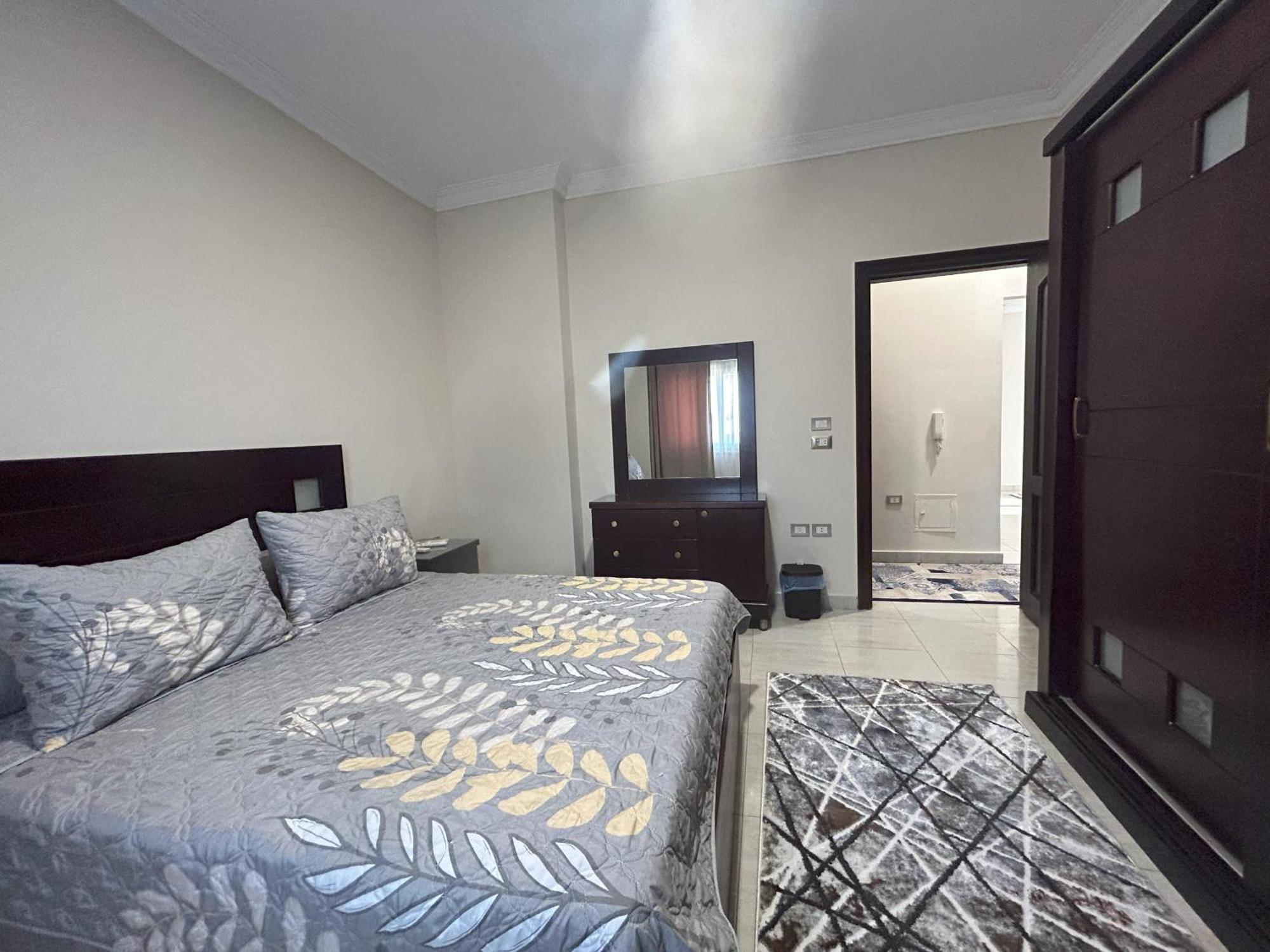 Luxury Beside Mall Of Arabia And Dar Al-fouad Hospital - Families Only- No Alcoholic Beverages *