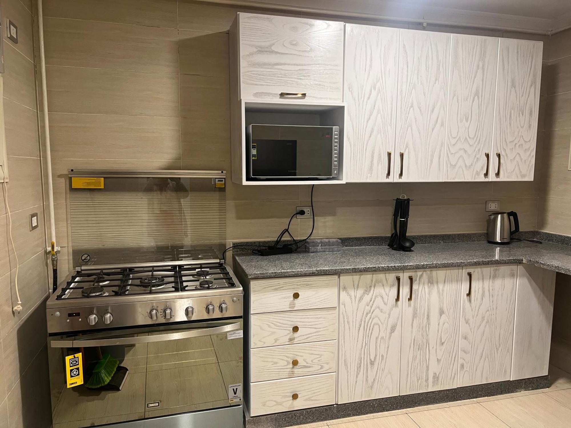 Apartment Luxury Beside Mall Of Arabia And Dar Al-fouad Hospital - Families Only- No Alcoholic Beverages *