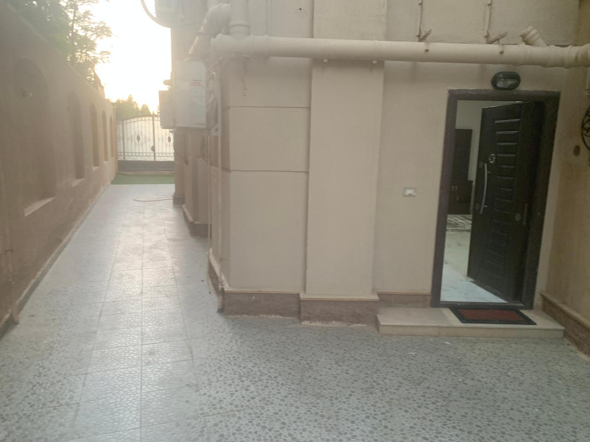 Luxury Beside Mall Of Arabia And Dar Al-fouad Hospital - Families Only- No Alcoholic Beverages *